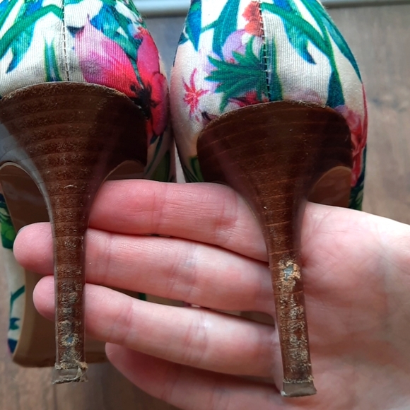 Karl Lagerfeld Floral Print Heels - Picture 8 of 8